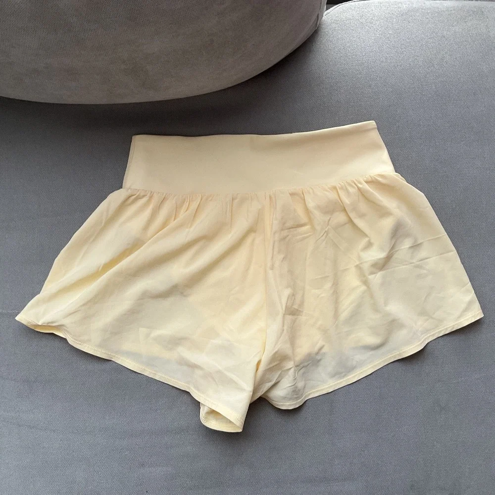 Alo Yoga V-Cute Running Short Candlelight Yellow XXS